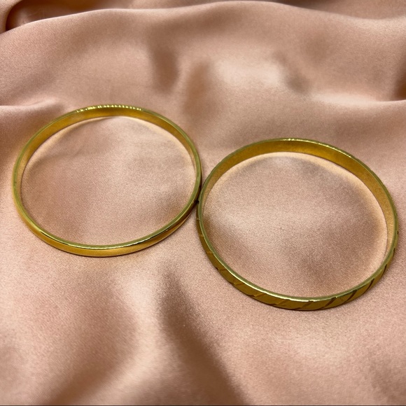 Vintage Monet Medium Set of Two Gold Toned Bangles - Picture 2 of 8